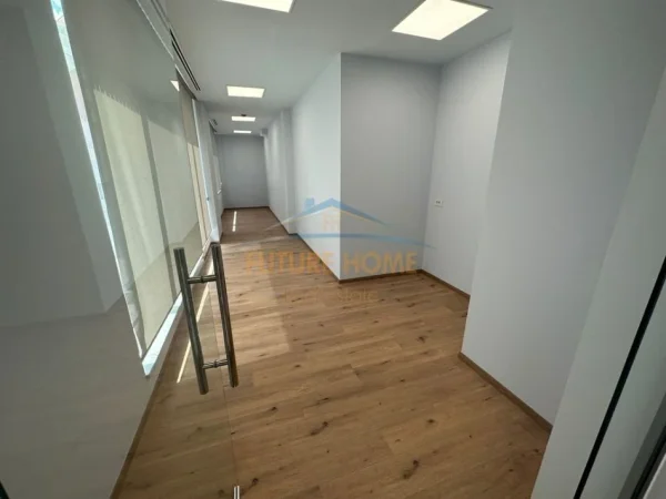 Tirane, jepet me qera zyre Kati 2, 440 m² 7.500 € (KOMPLEKSI DELI JORGJI)