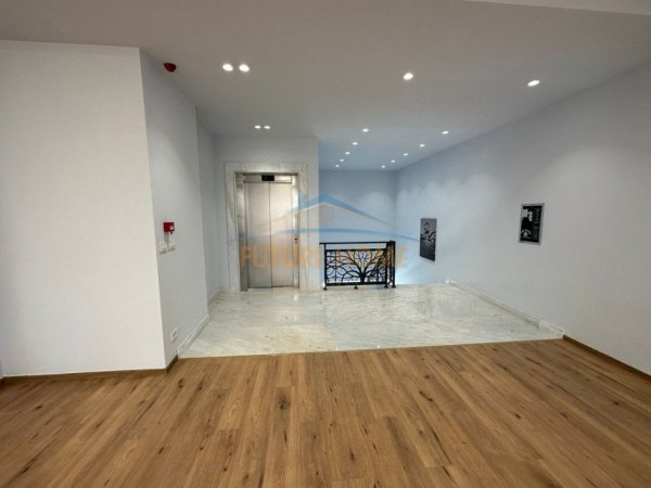 Tirane, jepet me qera zyre Kati 2, 440 m² 7.500 € (KOMPLEKSI DELI JORGJI)