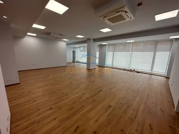Tirane, jepet me qera zyre Kati 2, 440 m² 7.500 € (KOMPLEKSI DELI JORGJI)