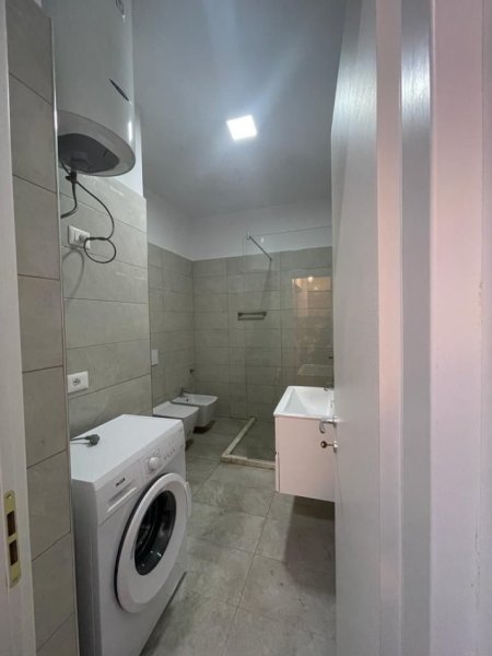 Tirane, jepet me qera apartament 1+1 Kati 10, 65 m² 450 € (Grand Gallery Yzberisht)