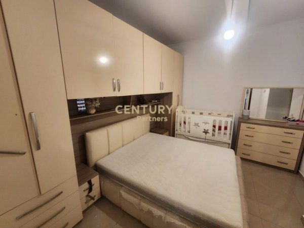 Tirane, jepet me qera apartament 2+1+Aneks+Ballkon Kati 1, 70 m² 500 € (Sheshi Willson)