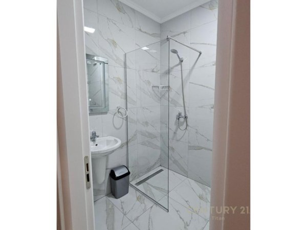 Tirane, jepet me qera apartament 2+1 Kati 3, 101 m² 700 € (Don Bosko)