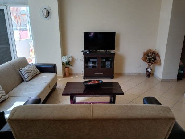 Tirane, jepet me qera apartament 2+1+Ballkon Kati 3, 85 m² 550 € (Kodra e Diellit)