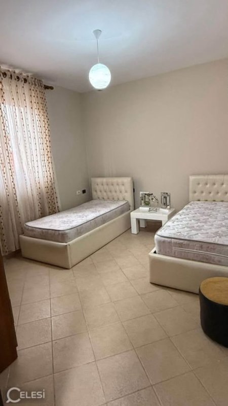 Tirane, jepet me qera Vile, 180 m²,600 mije ne muaj (Rruga:Ramiz Treni,)Mbrapa karburant Kastrati tek xhamlliku
