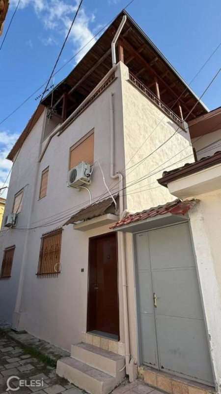 Tirane, jepet me qera Vile, 180 m²,600 mije ne muaj (Rruga:Ramiz Treni,)Mbrapa karburant Kastrati tek xhamlliku