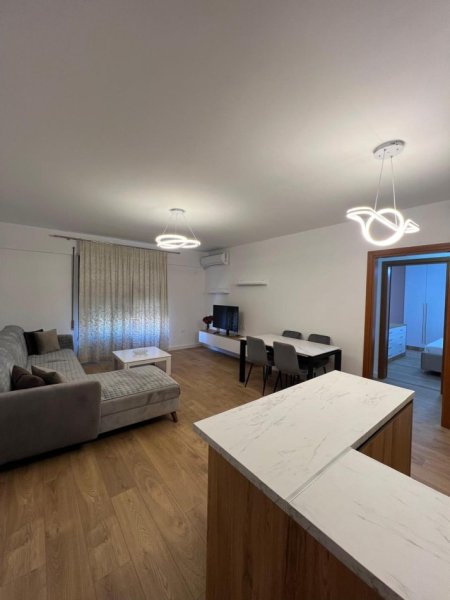 Tirane, jepet me qera apartament 2+1+Ballkon , 110 m² 800 € (Rruga e Kavajes, Perballe Kompleksit Delijorgji)