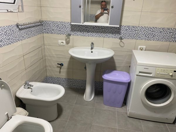 Tirane, jepet me qera shtepi 1+1+Ballkon Kati 0, 56 m² 400 € (ne rrugen Sulejman Delvina Tirane.)