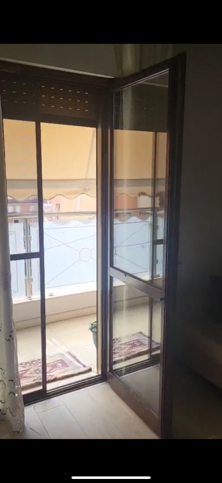 Tirane, jepet me qera apartament 1+1+Ballkon Kati 5, 600 € (Komuna Parisit)