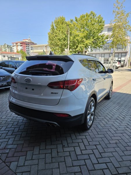 Fier, shes makine Hyundai Santa Fe Nafte, e bardhë automatik 12.800 €