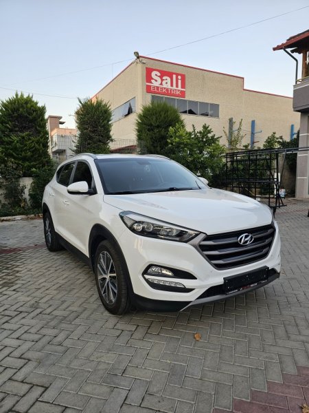 Fier, shes makine Hyundai Tucson Nafte, e bardhë automatik 13.500 €
