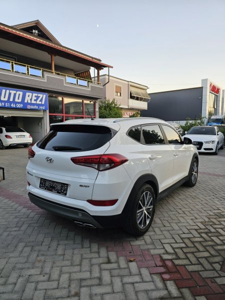 Fier, shes makine Hyundai Tucson Nafte, e bardhë automatik 13.500 €