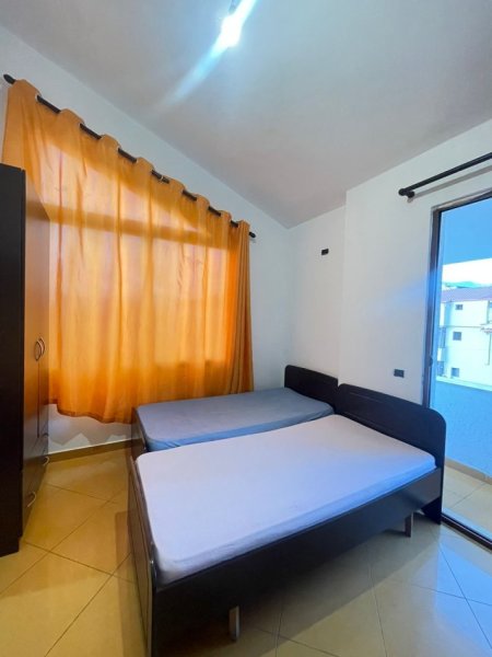 Tirane, jepet me qera shtepi 1+1+Ballkon Kati 4, 55 m² 400 € (Fakulteti i Inxhinieris se Ndertimit, Konviktet)
