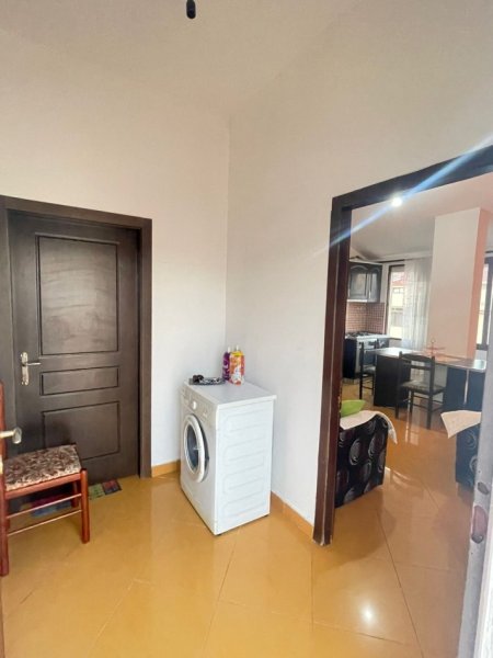 Tirane, jepet me qera shtepi 1+1+Ballkon Kati 4, 55 m² 400 € (Fakulteti i Inxhinieris se Ndertimit, Konviktet)