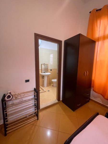 Tirane, jepet me qera shtepi 1+1+Ballkon Kati 4, 55 m² 400 € (Fakulteti i Inxhinieris se Ndertimit, Konviktet)