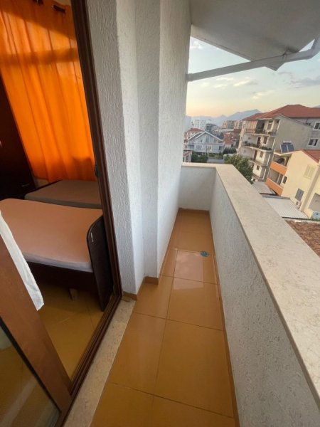 Tirane, jepet me qera shtepi 1+1+Ballkon Kati 4, 55 m² 400 € (Fakulteti i Inxhinieris se Ndertimit, Konviktet)