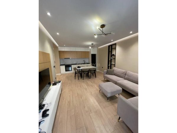 Tirane, jepet me qera apartament 2+1 Kati 6, 90 m² 1.000 € (Rr. Kosovareve)