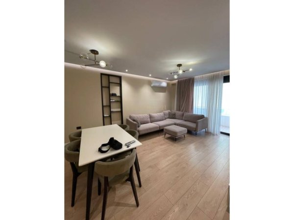 Tirane, jepet me qera apartament 2+1 Kati 6, 90 m² 1.000 € (Rr. Kosovareve)