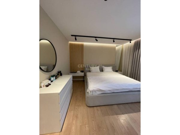 Tirane, jepet me qera apartament 2+1 Kati 6, 90 m² 1.000 € (Rr. Kosovareve)