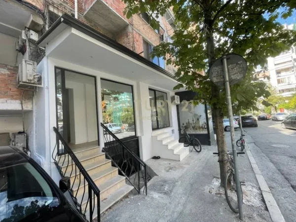 Tirane, jepet me qera ambjent biznesi Kati 0, 30 m² 850 € (Rr. Kosovareve)