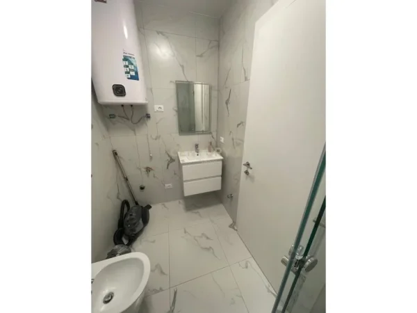 Tirane, jepet me qera apartament 2+1+Aneks+Ballkon Kati 3, 85 m² 1.300 € (Neom119858)