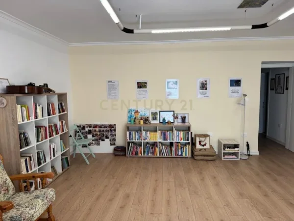 Tirane, jepet me qera zyre Kati 0, 75 m² 550 € (Neom119861)