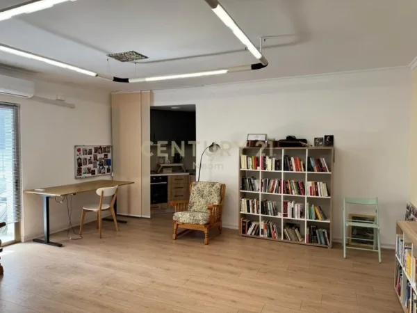 Tirane, jepet me qera zyre Kati 0, 75 m² 550 € (Neom119861)