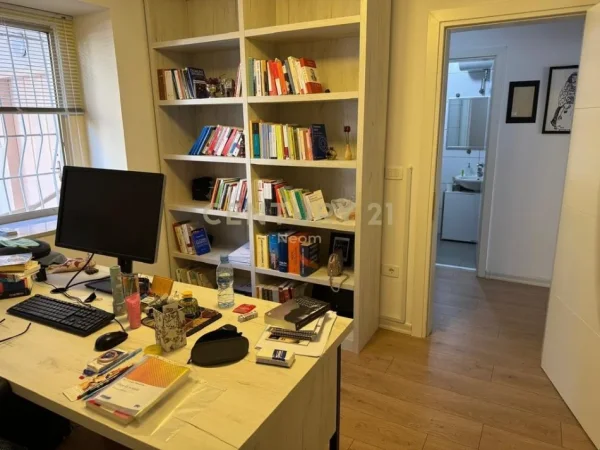 Tirane, jepet me qera zyre Kati 0, 75 m² 550 € (Neom119861)