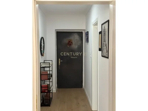 Tirane, jepet me qera zyre Kati 0, 75 m² 550 € (Neom119861)