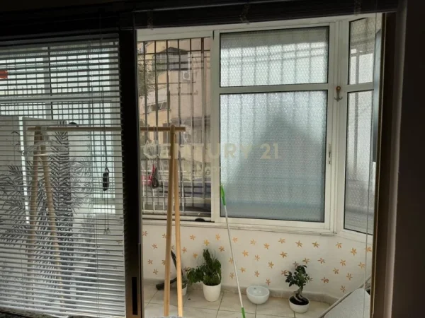 Tirane, jepet me qera zyre Kati 0, 75 m² 550 € (Neom119861)