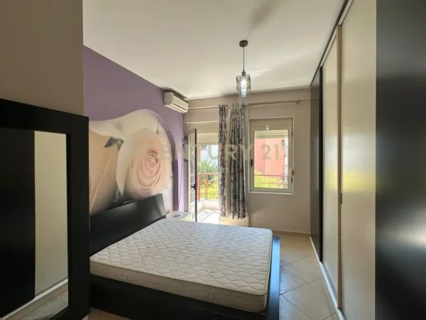 Tirane, jepet me qera apartament 1+1+Aneks+Ballkon Kati 1, 70 m² 500 € (Neom119183)