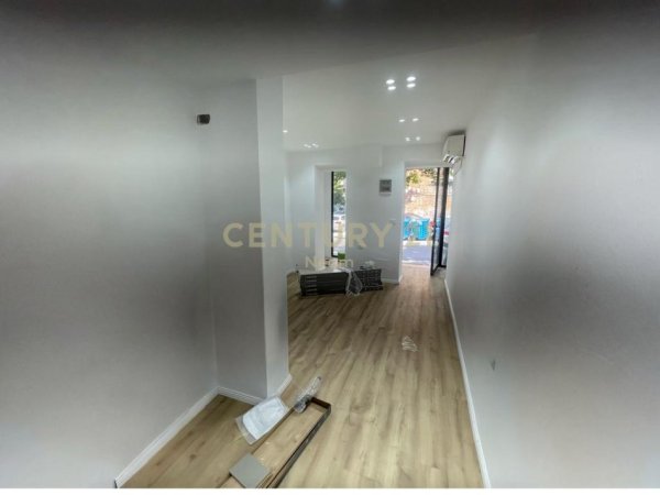 Tirane, jepet me qera zyre Kati 0, 20 m² 700 € (Neom120016)