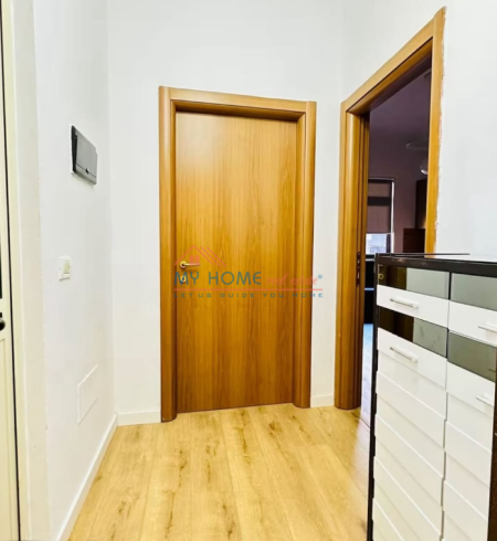 Tirane, jepet me qera apartament 1+1+Ballkon Kati 1, 62 m² 650 € (Qender)