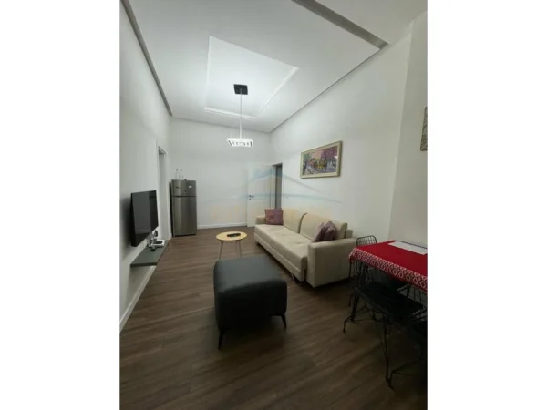 Tirane, jepet me qera apartament 1+1 Kati 1, 50 m² 600 € 
