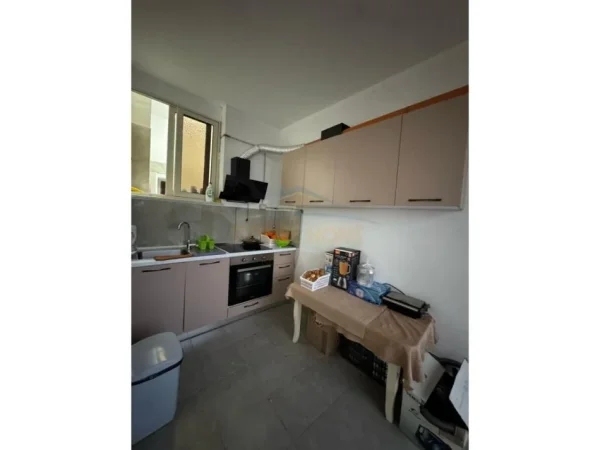 Tirane, jepet me qera apartament 1+1 Kati 1, 50 m² 600 € 