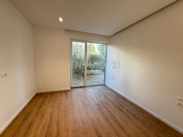 Tirane, jepet me qera apartament 3+1+Aneks+Ballkon Kati 0, 127 m² 1.700 € (Neom120063)