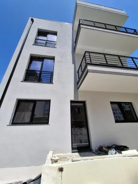 1. Projektim dhe marrje leje  - 2. Ndertim 100 %  - 3. Supervision, koaludimi dhe hipotekim