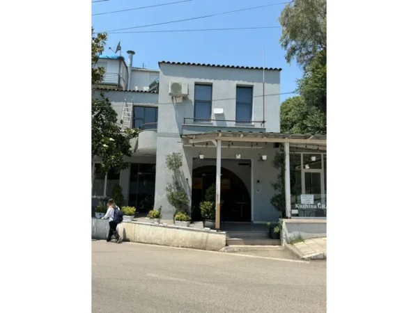 Tirane, jepet me qera ambjent biznesi Kati 0, 364 m² 3.001 € (EKONOMIKU)