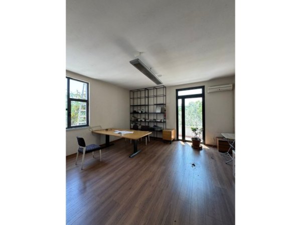 Tirane, jepet me qera ambjent biznesi Kati 0, 364 m² 3.001 € (EKONOMIKU)