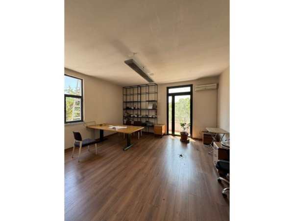 Tirane, jepet me qera ambjent biznesi Kati 0, 364 m² 3.001 € (EKONOMIKU)