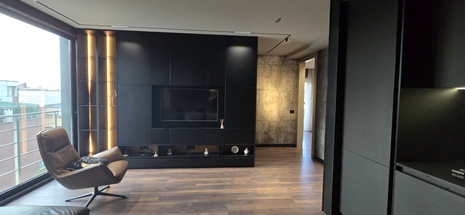 🏡 Apartament me Qira – Komuna e Parisit, pranë Kristal Center
