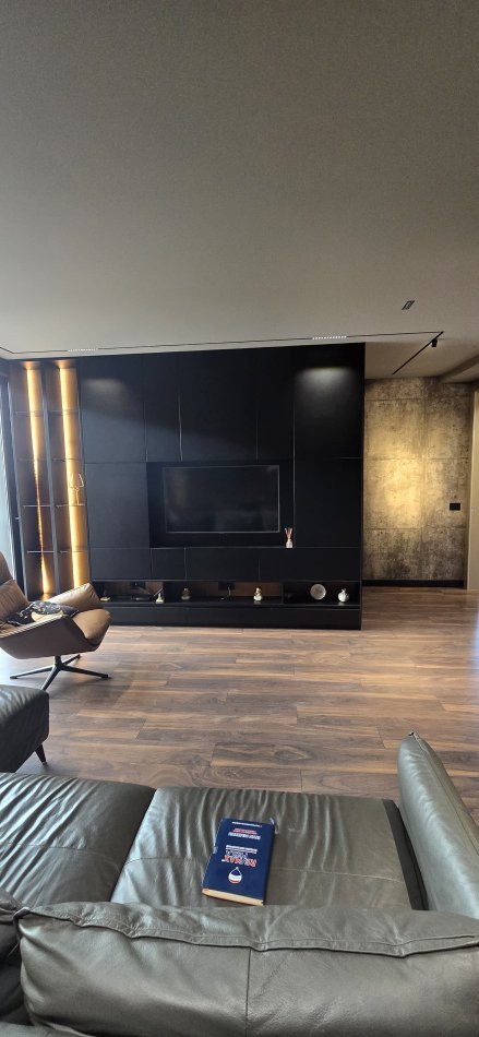 🏡 Apartament me Qira – Komuna e Parisit, pranë Kristal Center