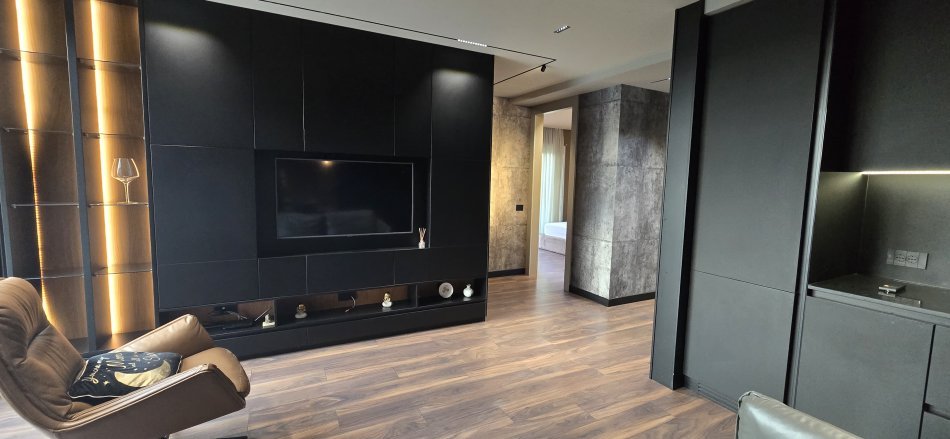 🏡 Apartament me Qira – Komuna e Parisit, pranë Kristal Center
