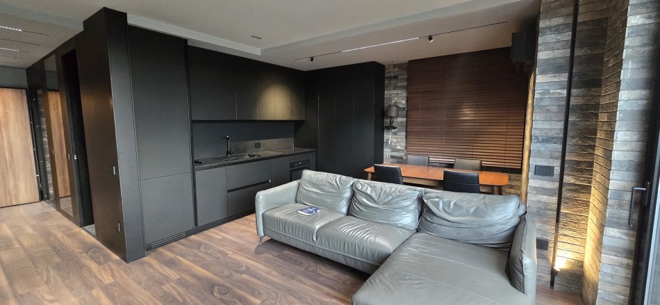 🏡 Apartament me Qira – Komuna e Parisit, pranë Kristal Center