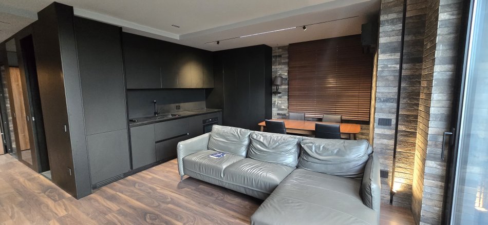 🏡 Apartament me Qira – Komuna e Parisit, pranë Kristal Center