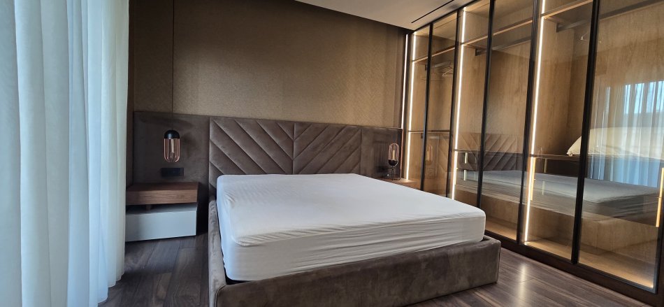 🏡 Apartament me Qira – Komuna e Parisit, pranë Kristal Center