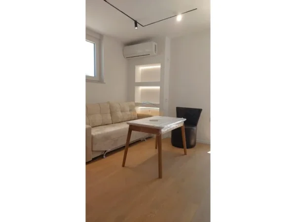 Tirane, jepet me qera apartament 1+1 Kati 9, 45 m² 600 € 