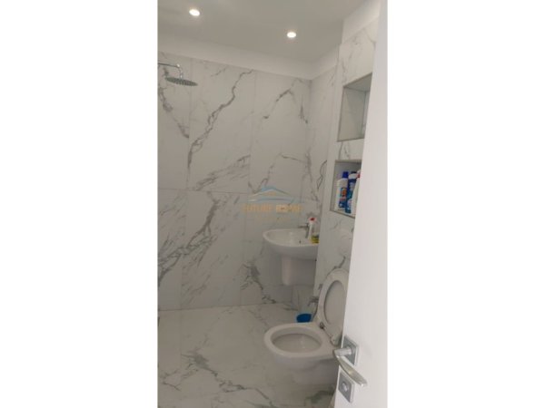 Tirane, jepet me qera apartament 1+1 Kati 9, 45 m² 600 € 