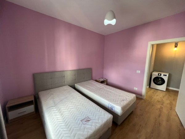 Tirane, jepet me qera apartament 2+1 Kati 2, 150 m² 900 €