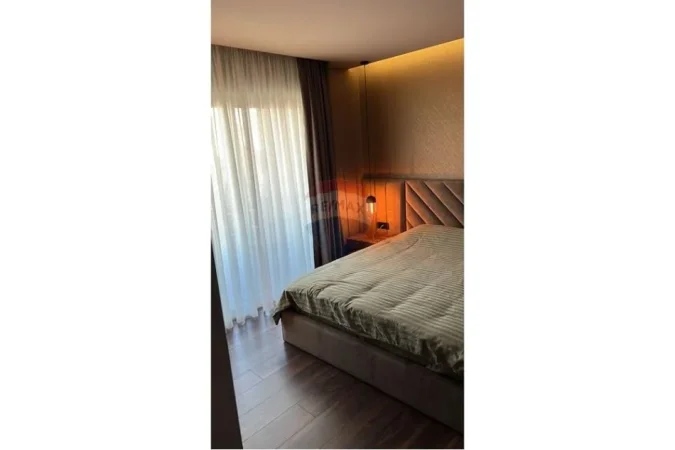Tirane, jepet me qera apartament 2+1 Kati 4, 125 m² 1.100 € (kristal center)