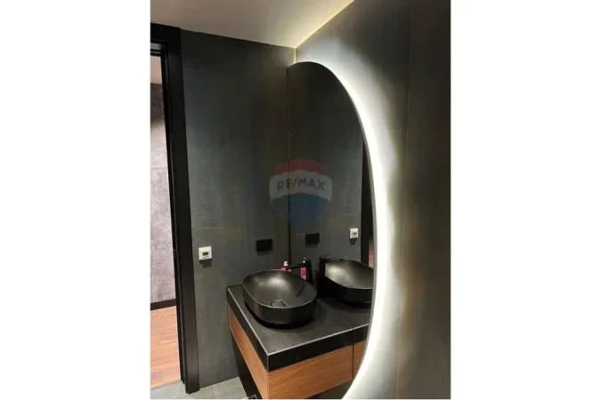 Tirane, jepet me qera apartament 2+1 Kati 4, 125 m² 1.100 € (kristal center)